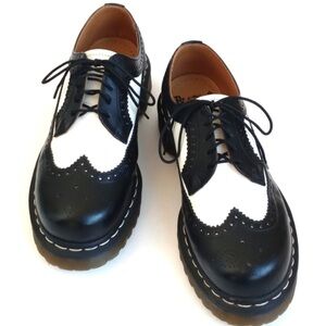 3989 Black White Brogue Bex Oxford Dr. Martens- unisex - men’s size 6- women’s 8